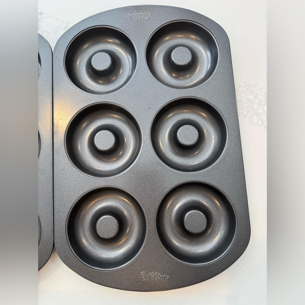 WILTON 4 pack donut Pans - Picture 4 of 10